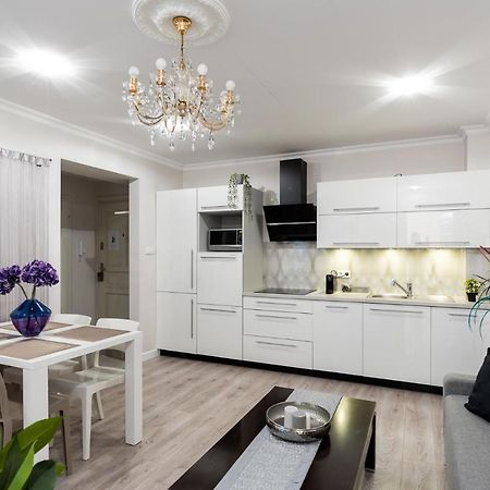 Luxe Living Boutique Pilsudskiego 11 Leilighet Krasków Eksteriør bilde