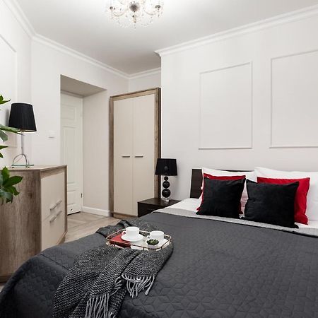 Luxe Living Boutique Pilsudskiego 11 Leilighet Krasków Eksteriør bilde