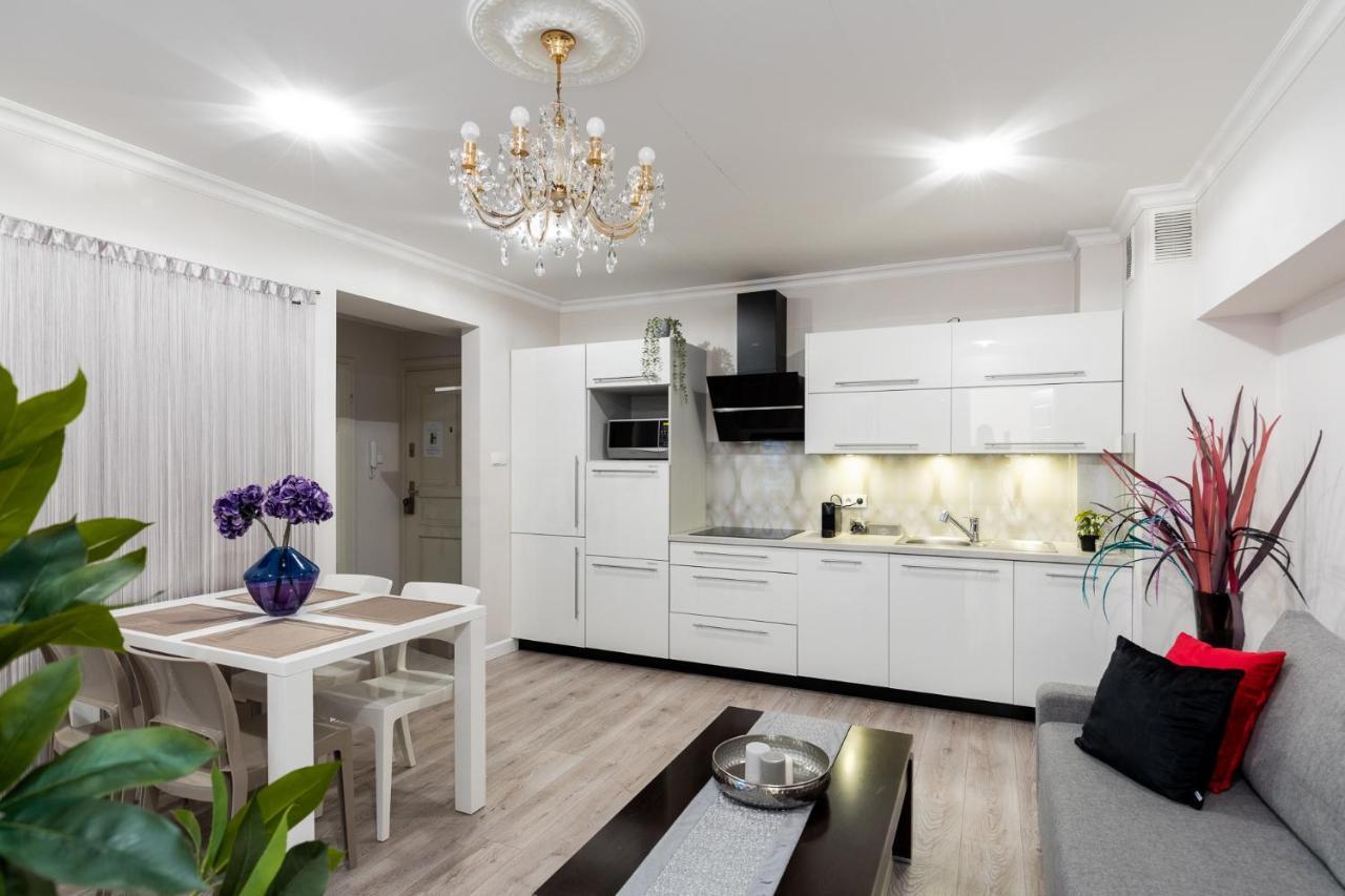 Luxe Living Boutique Pilsudskiego 11 Leilighet Krasków Eksteriør bilde